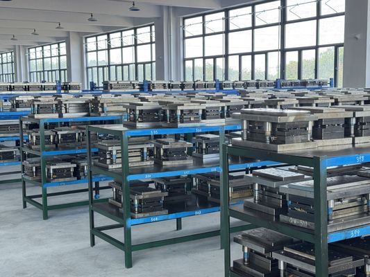 高速プレス機用、パンチングSPM 200と材料10%節約機能を備えた金属端子圧着金型